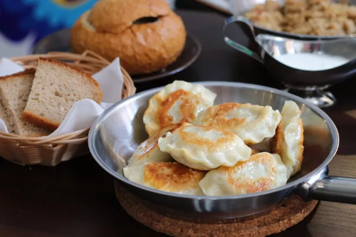 Горячий обед как вклад в будущее: предприниматель из Кировского района развивает сеть общественного питания при поддержке областной микрофинансовой организации